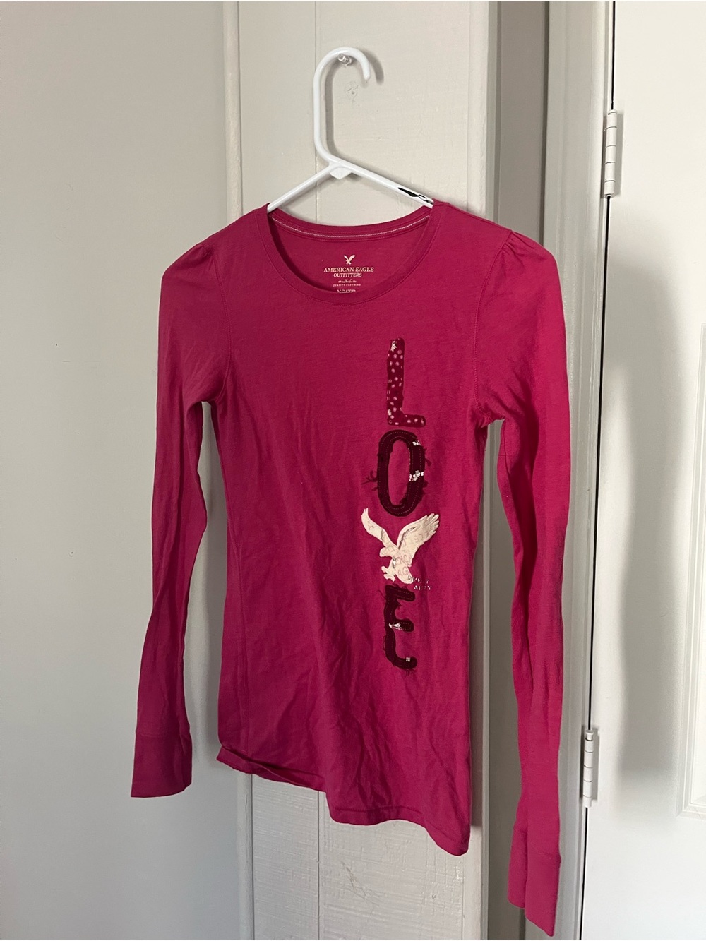 2008/2009 American Eagle Outfitters Hot Pink Long-Sleeve 'LOVE' Graphic Tee